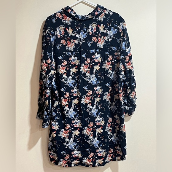 Brody Myles Women's Blue Floral 3/4 Sleeve Button down top - Picture 4 of 6